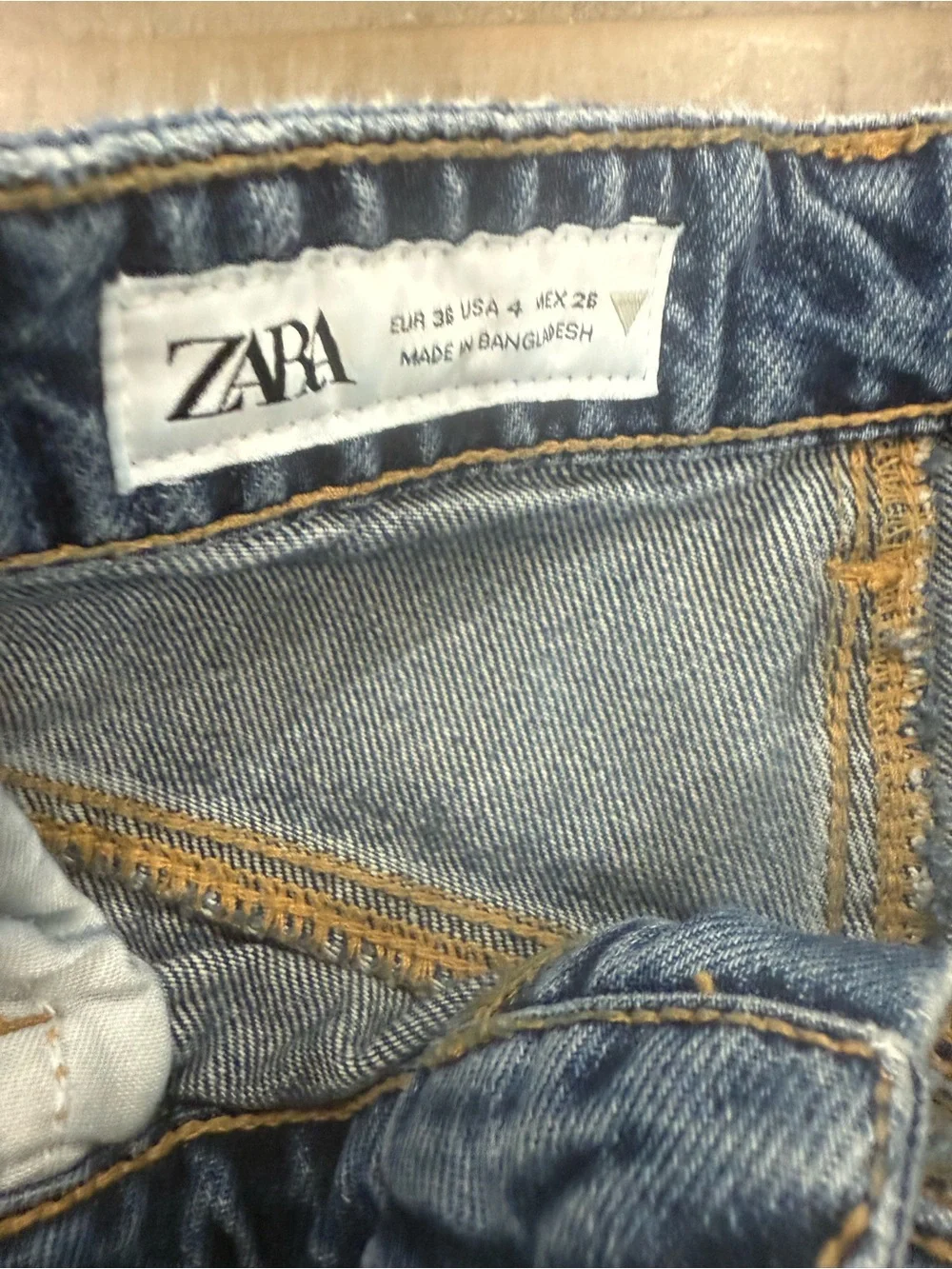 Zara Women's Relaxed Fit Blue Denim Jeans - Picture 6 of 6
